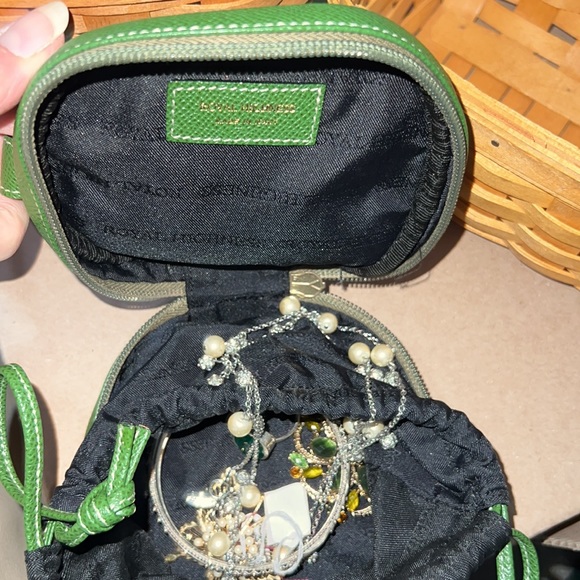 Royal Highness Leather Jewelry Case. - Picture 4 of 4